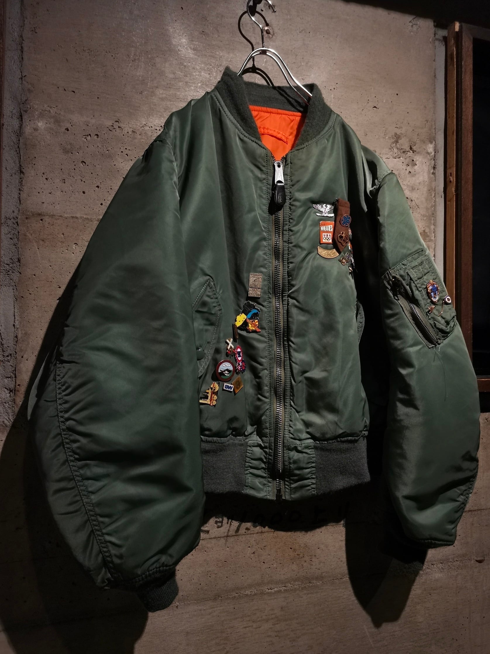 Caka】“ALPHA INDUSTRIES” Vintage Pins Custom MA-1 Flight Jacket 