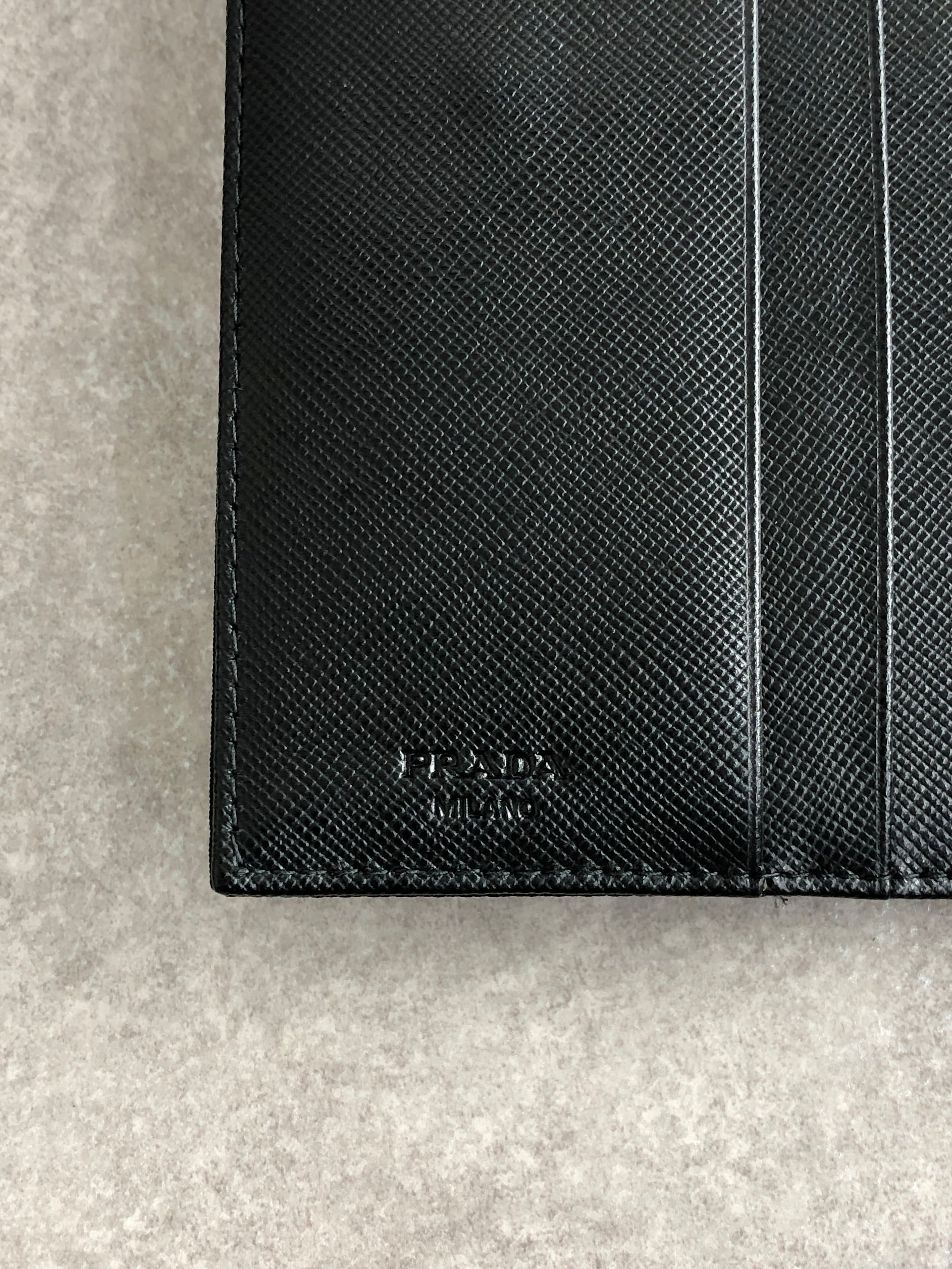 PRADA プラダ 財布 ブラック トライアングルロゴ ナイロン 3つ折り