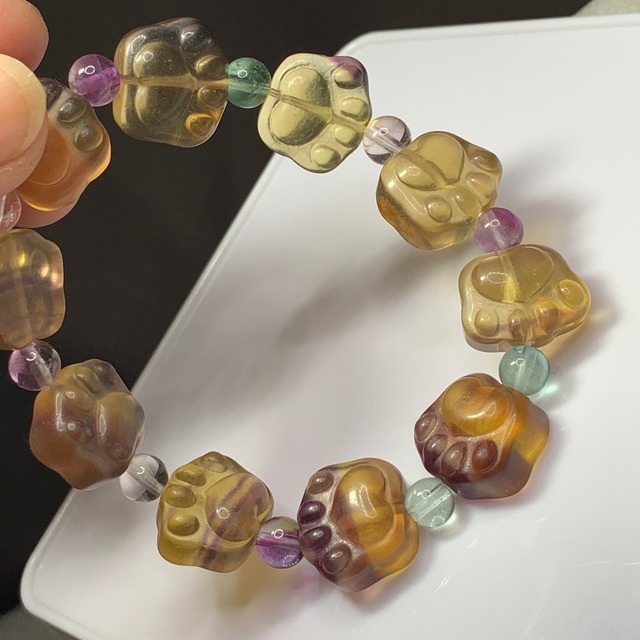 3.可愛いイエロー×ブラウンフローライト・肉球ブレスレット