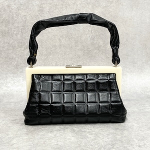 CHANEL シャネル チョコバー がま口ショルダー ラムスキン ブラック×ホワイト 7098-202205