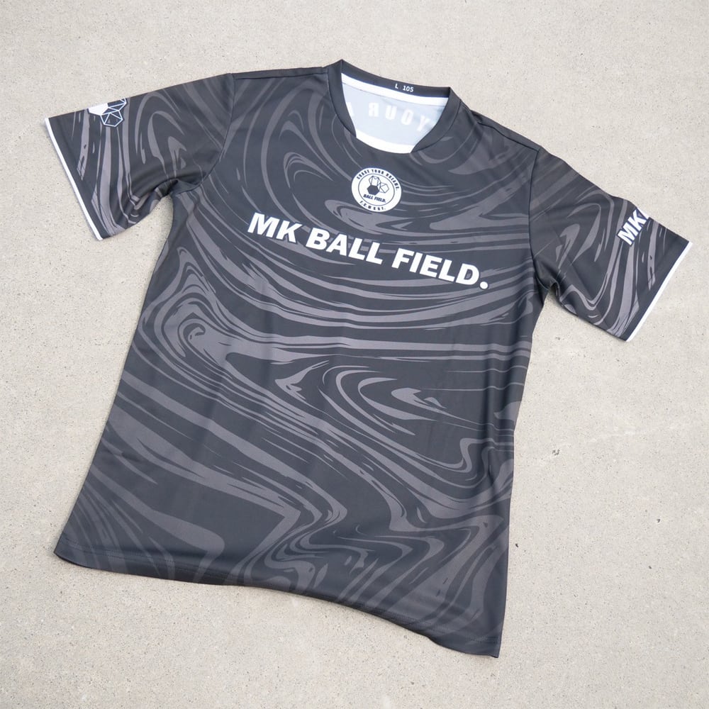 MKBF. TRAINING Short-Sleeve Top - BLACK | MK BALL FIELD.