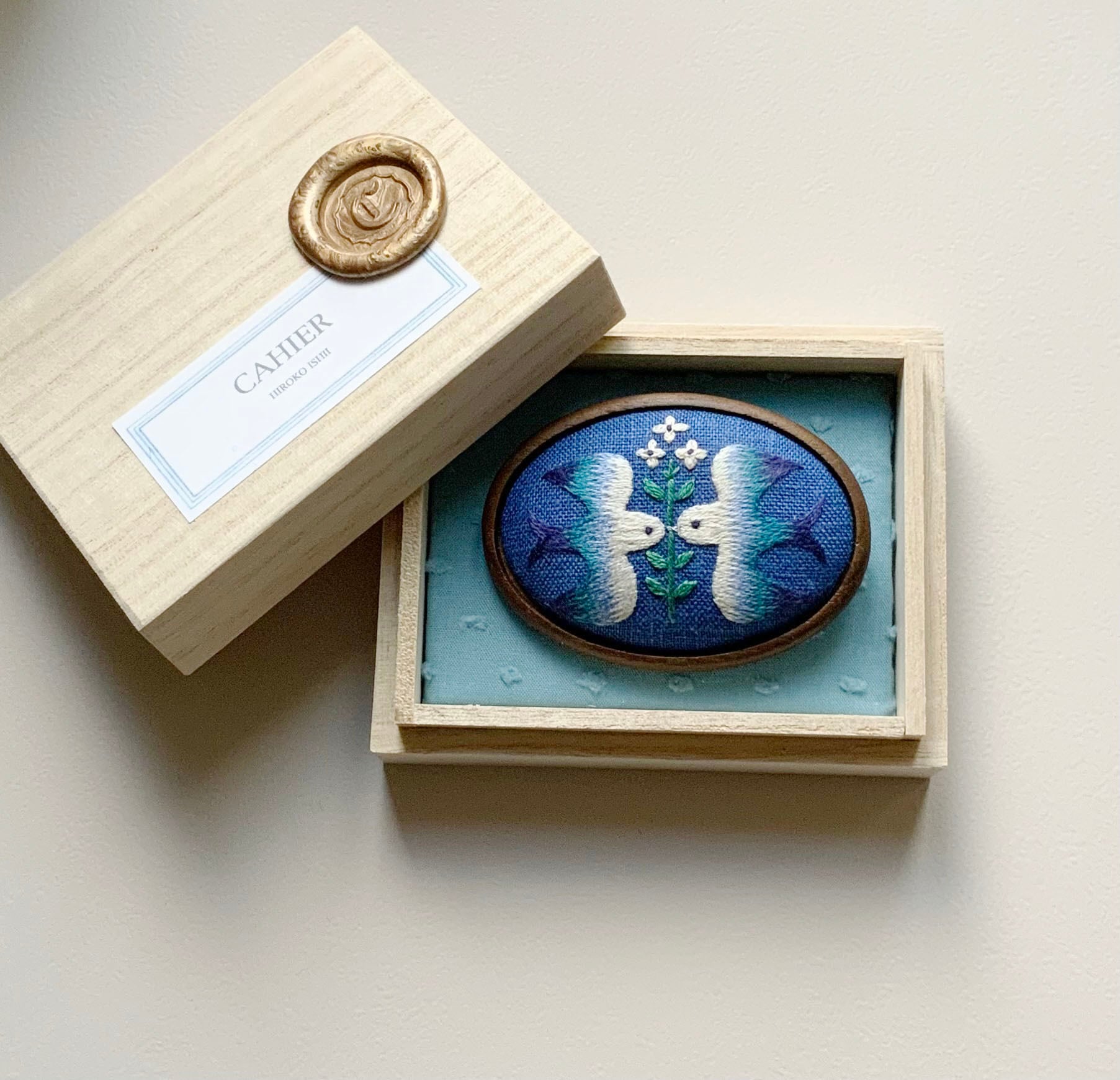 ブローチ「happy sharing」