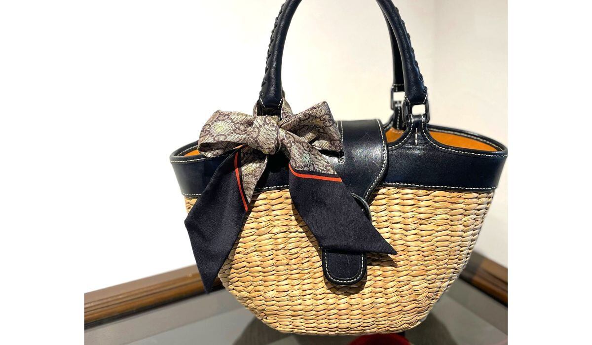 GUCCI グッチ ビー ハチ スカーフ ネックボウ GG柄 ベージュ ブラック