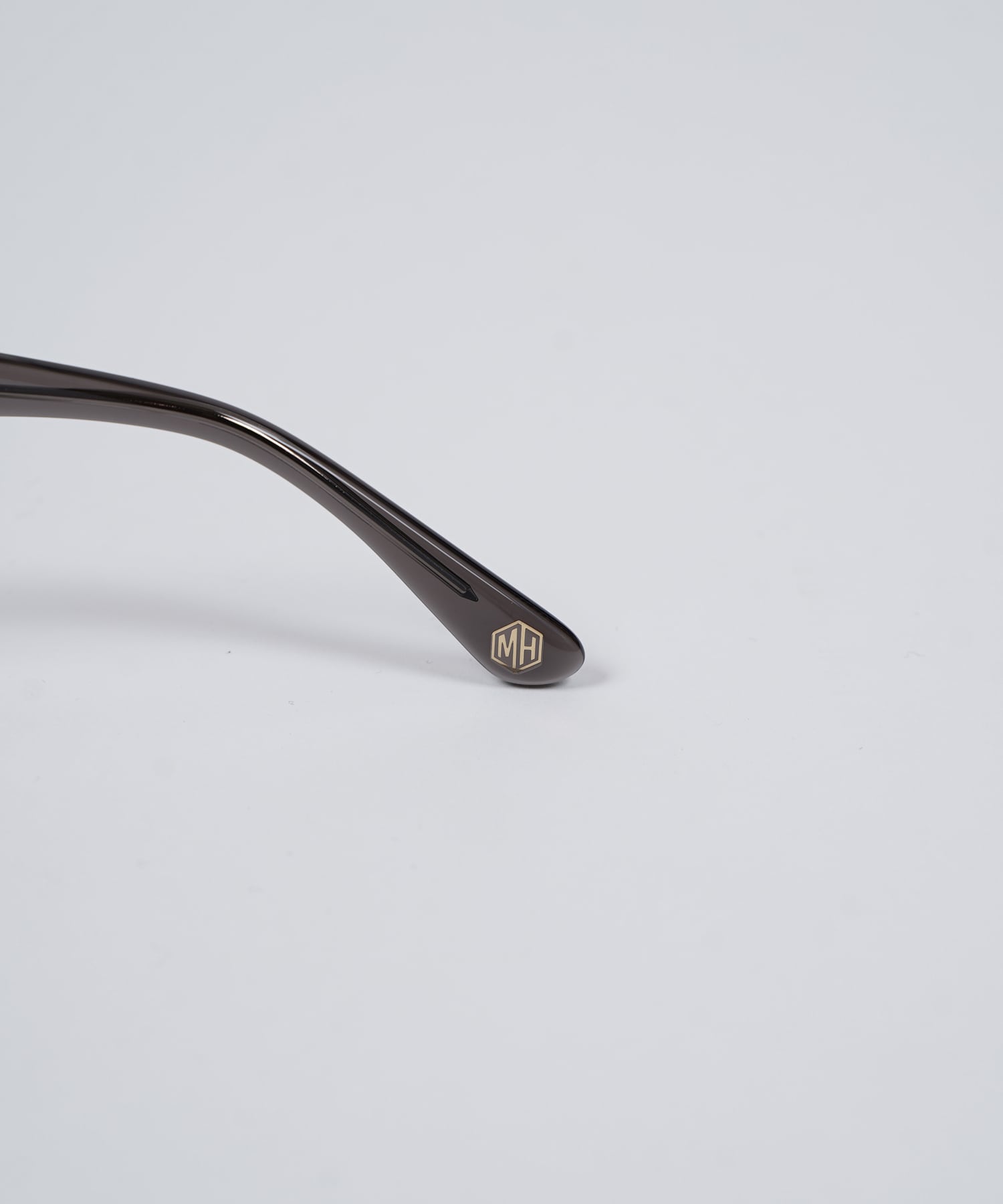 DARK GRAY FRAME SUNGLASSES［MHA001］ | mavehawk