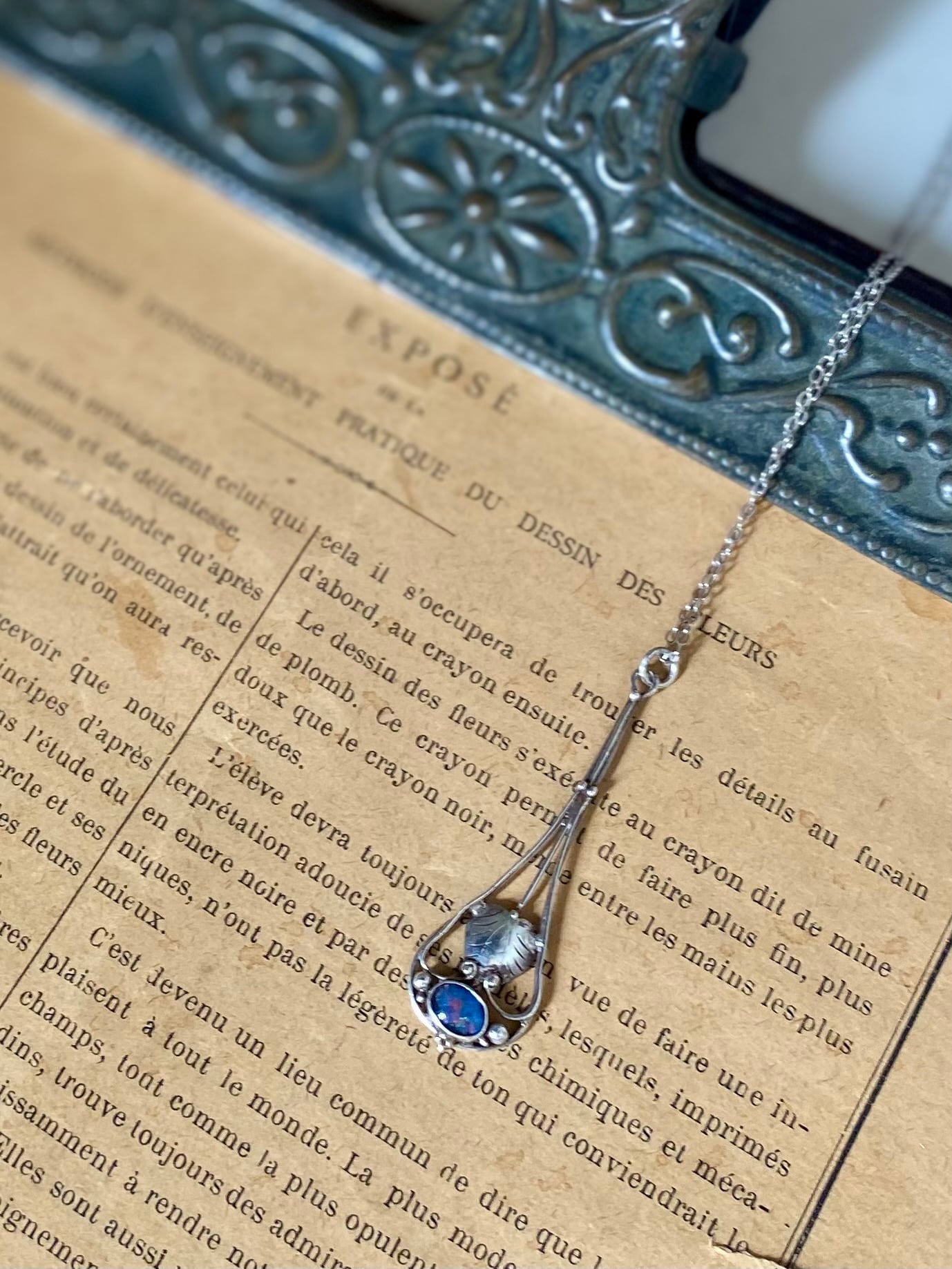 ブラックオパール アールヌーボーペンダント