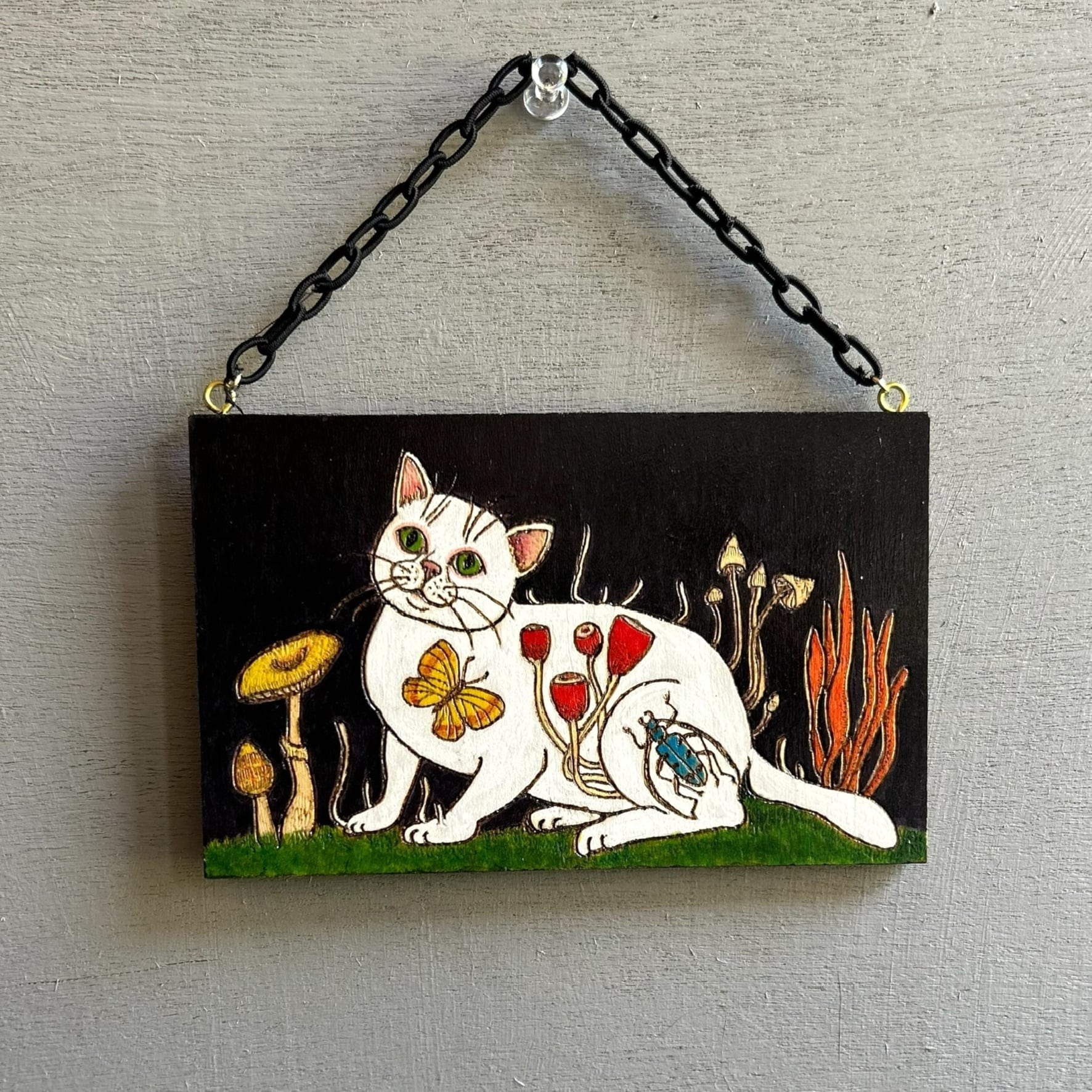 ウッドバーニング 壁飾り 白猫からキノコ | Atelier Citron