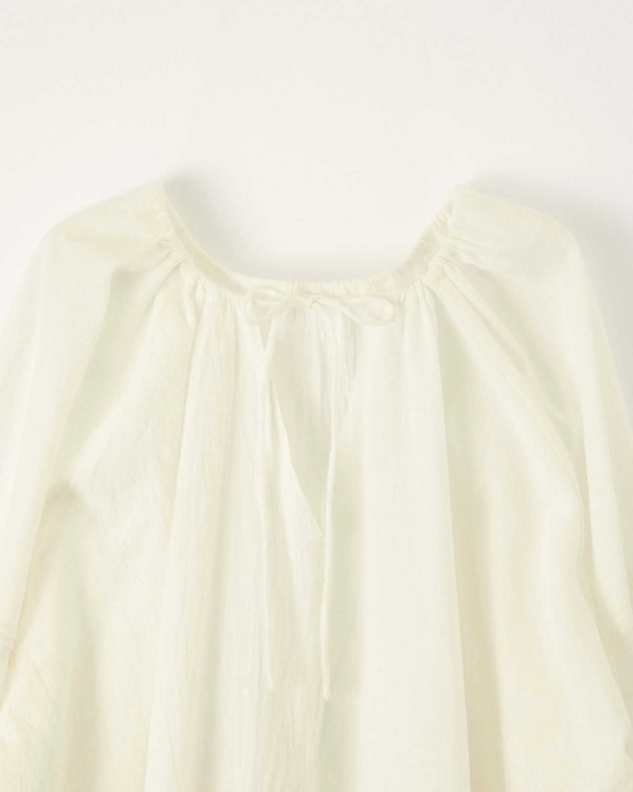 DU250514 cotton V neck puff blouse