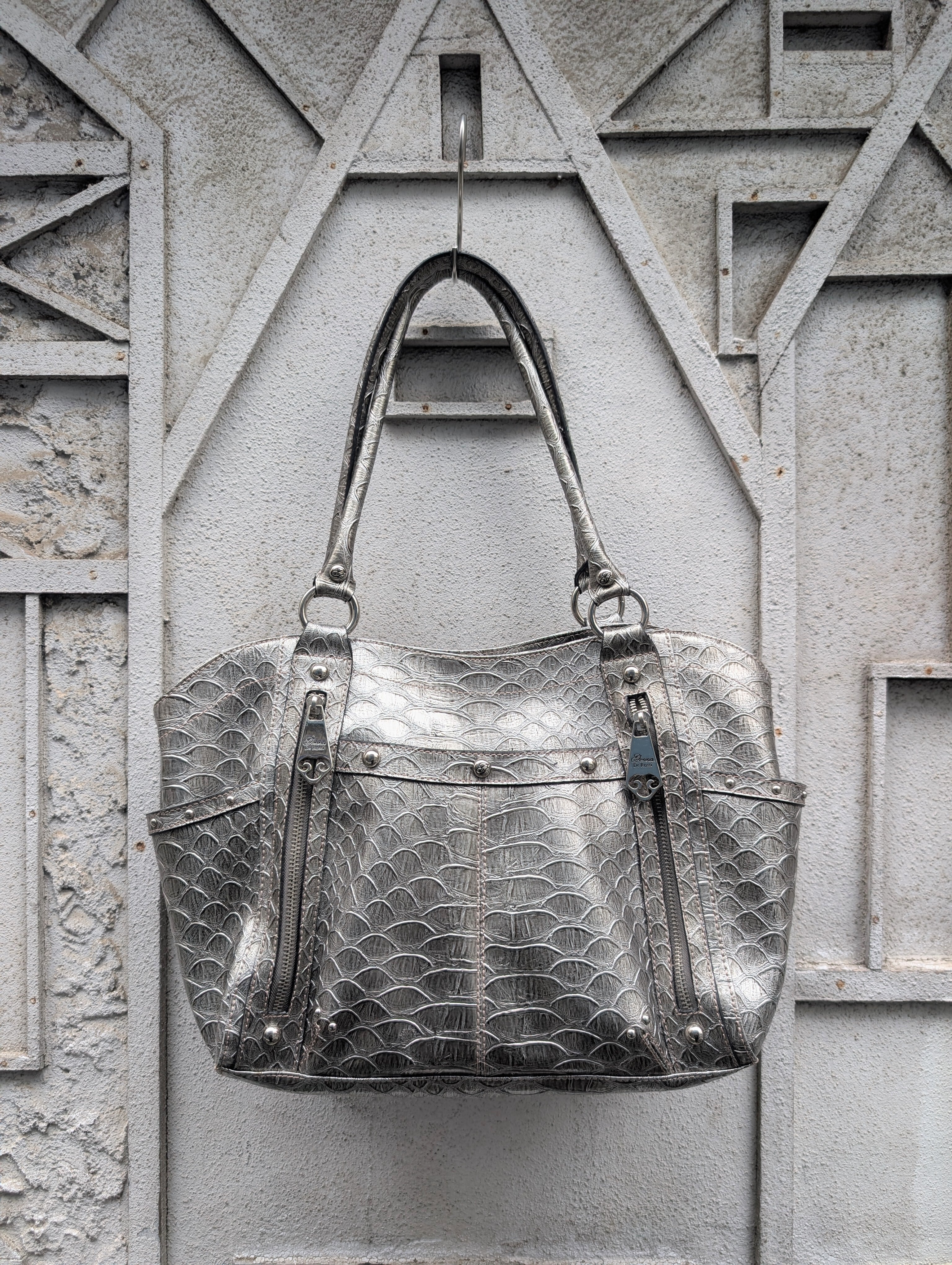 "UNKNOWN" metallic hand bag