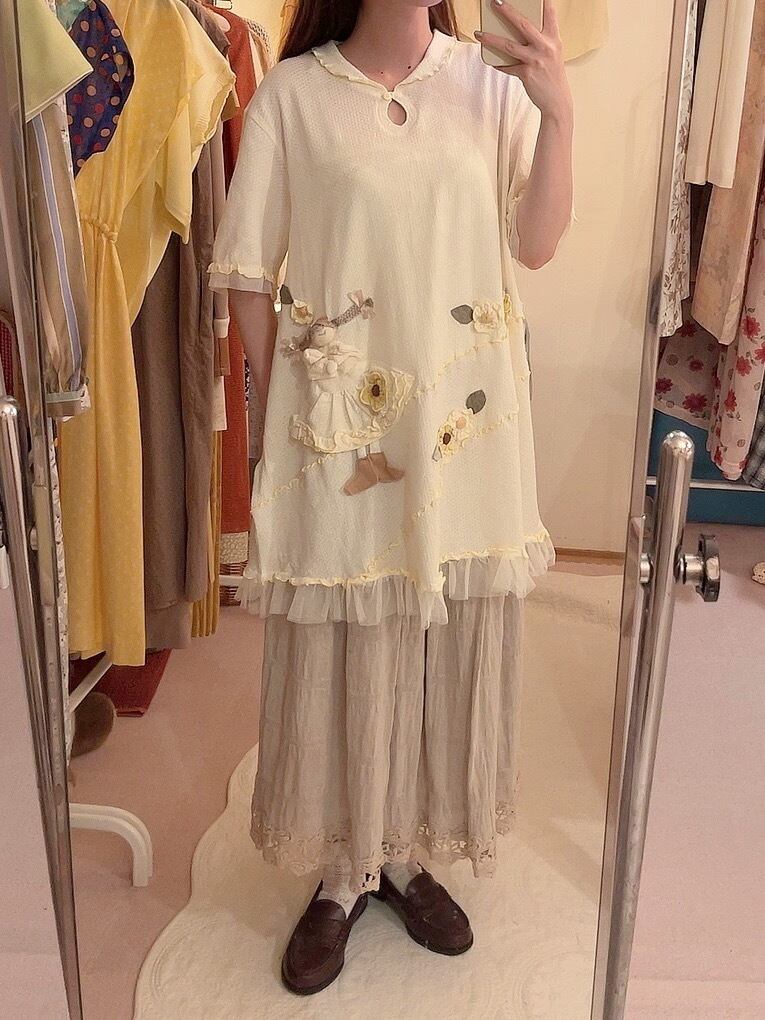 doll & flower applique pull over