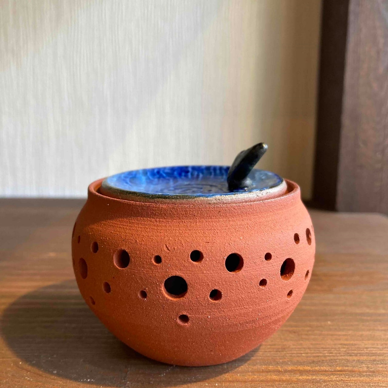 ザトウクジラ海へ 小(コーン用お香立て) | 神戸香屋