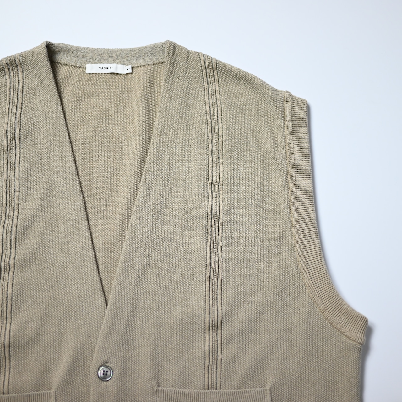 YASHIKI / GANKO別注 ×Shirotsume V-neck Vest(kibata)