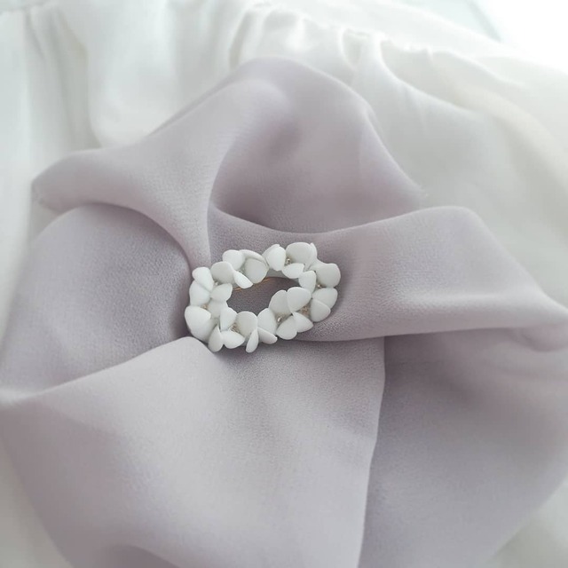 天草陶花　ブローチ　oval wreath