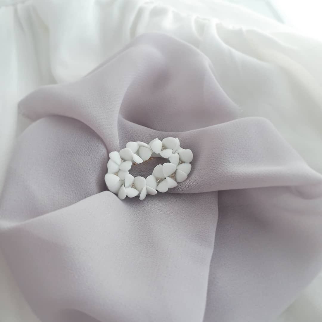 天草陶花 ブローチ oval wreath