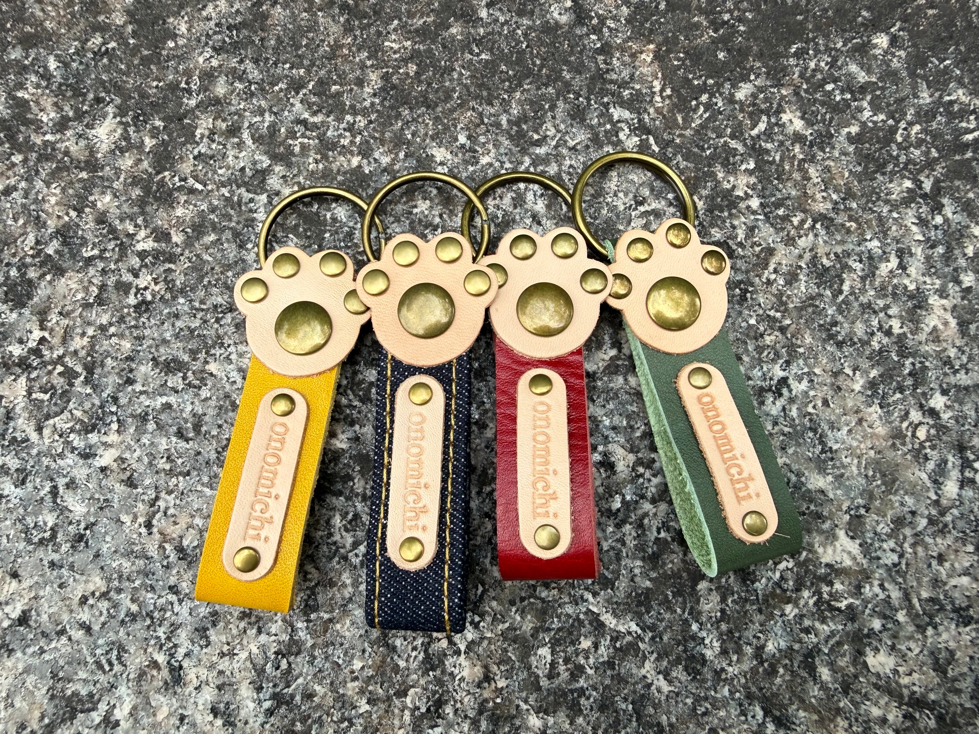 本革！ネコの手きーほるだ【赤色】 | 尾道市の特産品・名産品・お土産