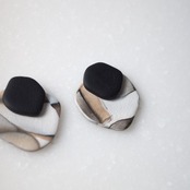 Matte : Black & Beige puddle