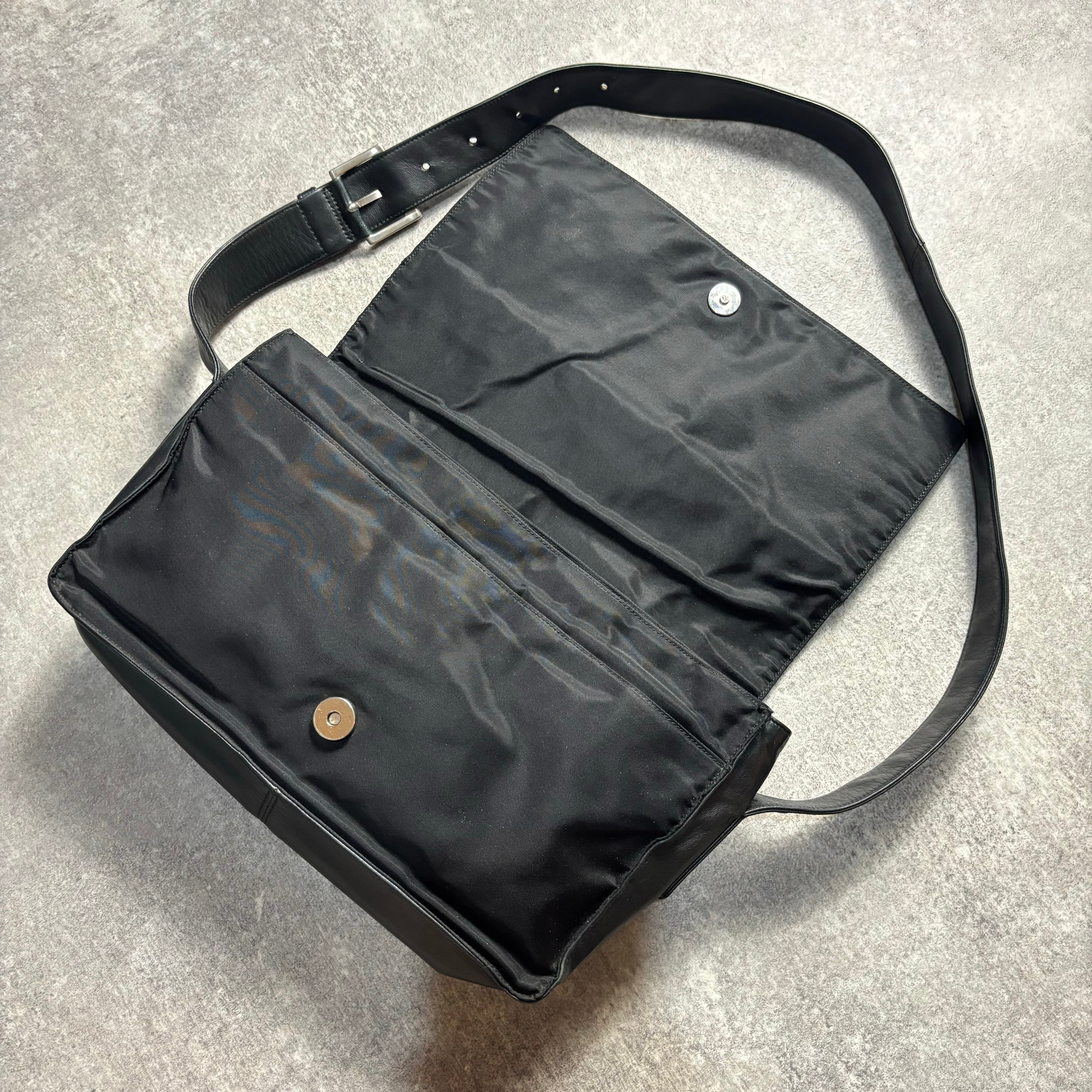FW2000's PRADA MESSENGER BAG LEATHER | LOST