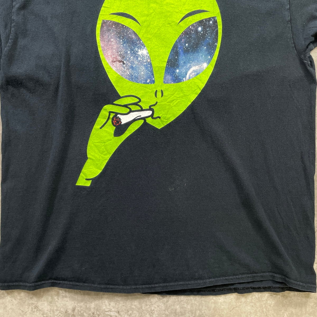 エイリアン 宇宙人 プリントTシャツ メンズXL 古着 宇宙 タバコ