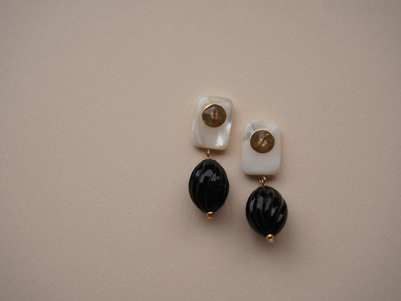 【 WAVE 】mother of pearl & acryl pierce