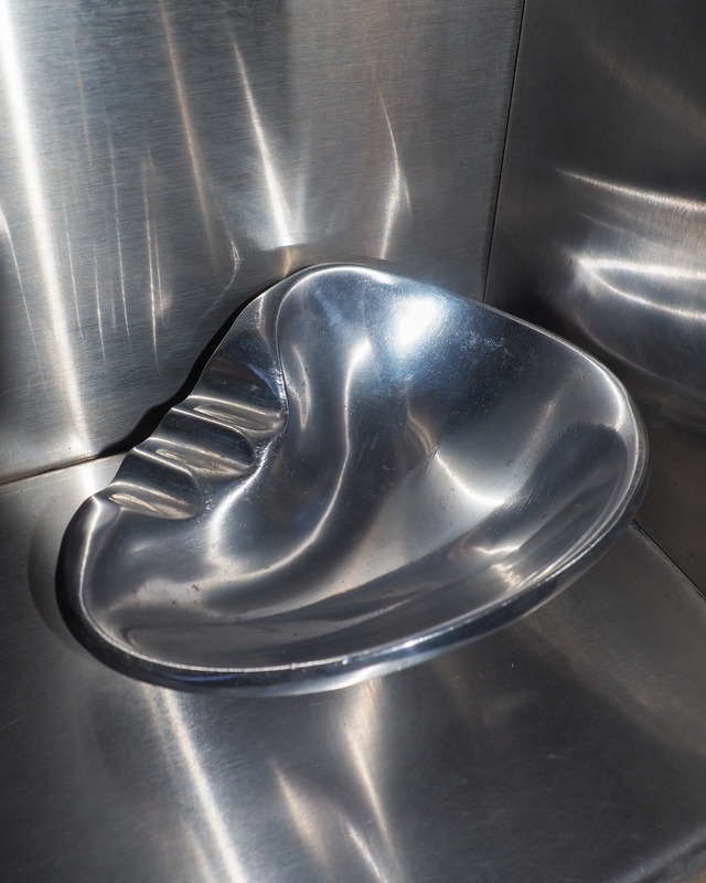 Aluminum curved ashtray