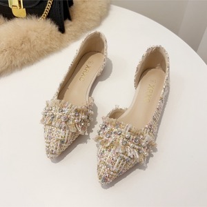 Tweed pumps