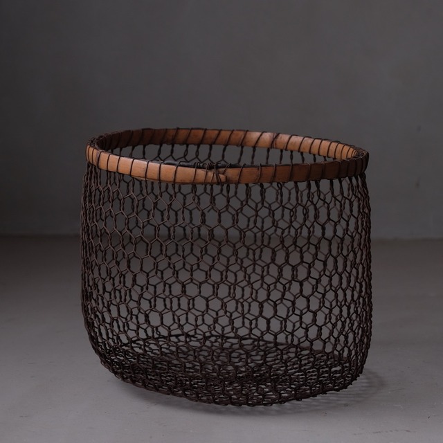Wire mesh basket