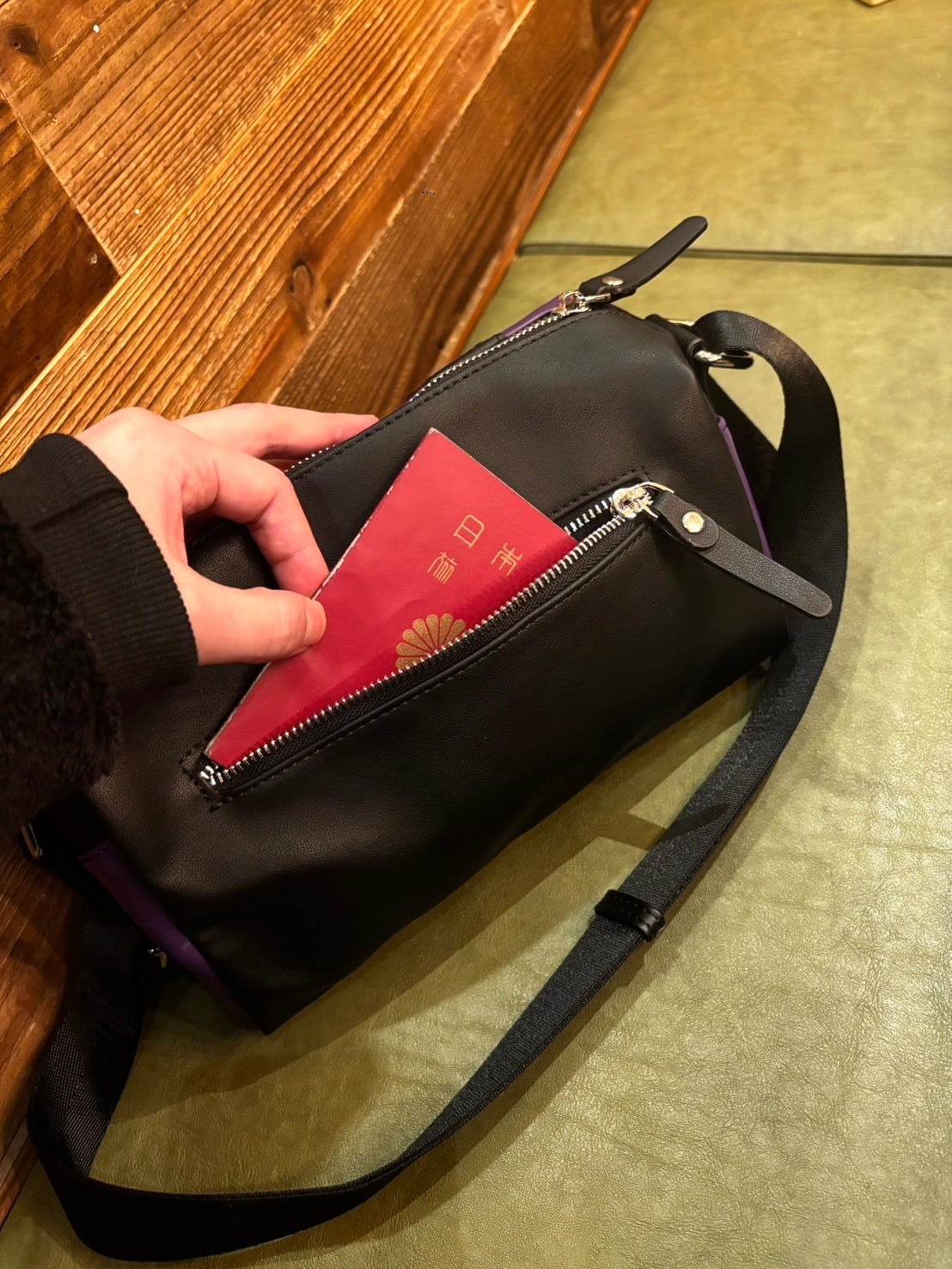 PURPLE×BLACK COMPACT SHOULDER BAG【メタルプレート付き】 | NIER