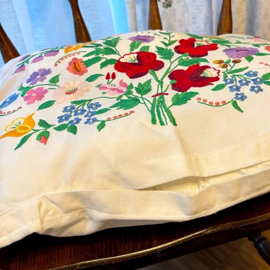 ハンガリー刺繍 花 クッションカバー | kolbenova