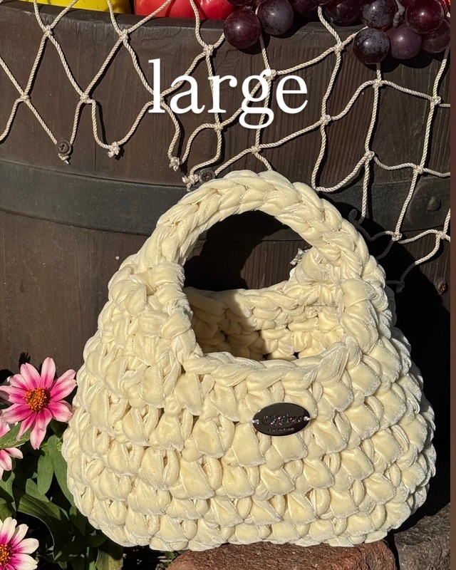 triangle velvet ribbon bag medium 《butter yellow》