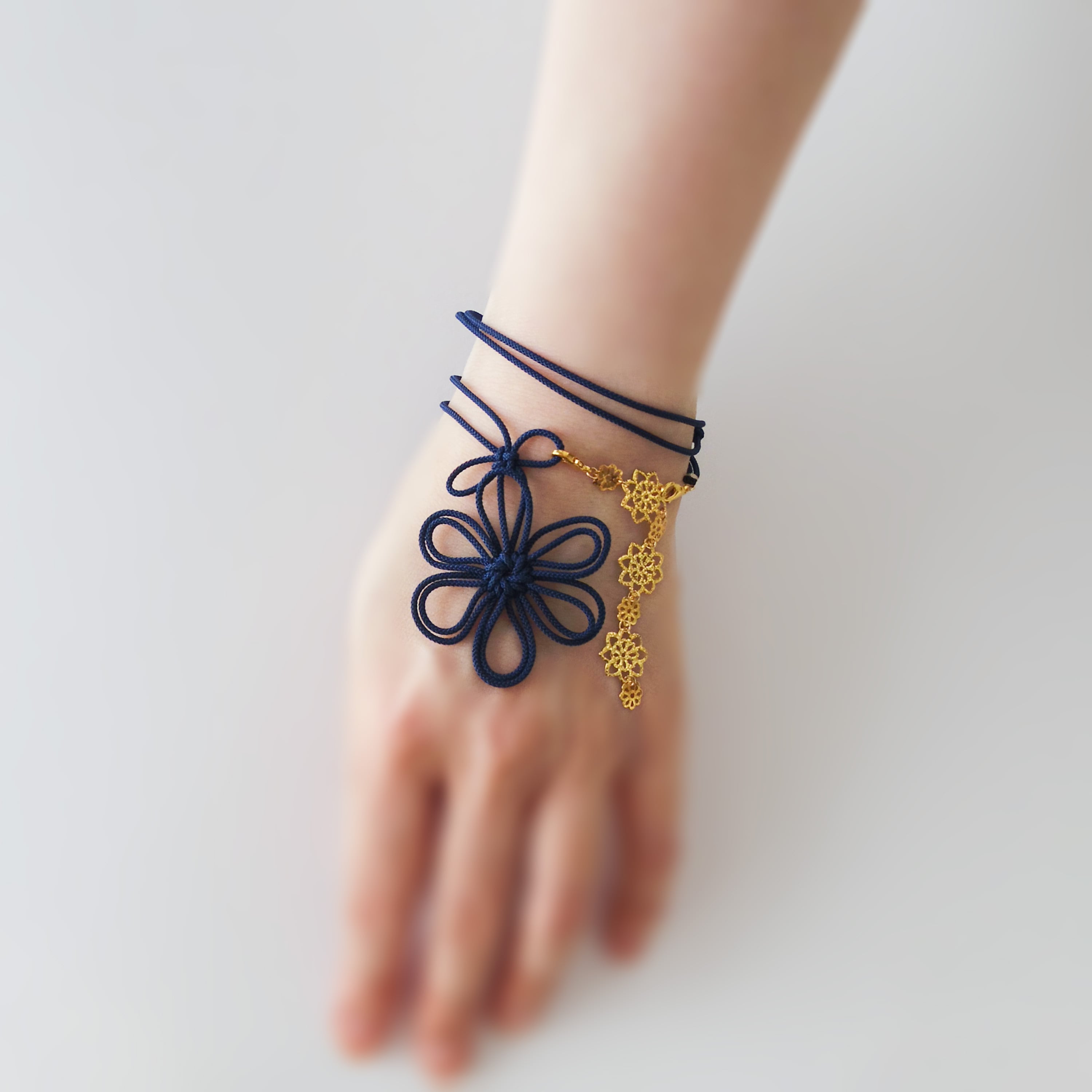 飾り結びブレスレット「怜悧の花」【和風・2重巻】浴衣や着物、洋装にも。