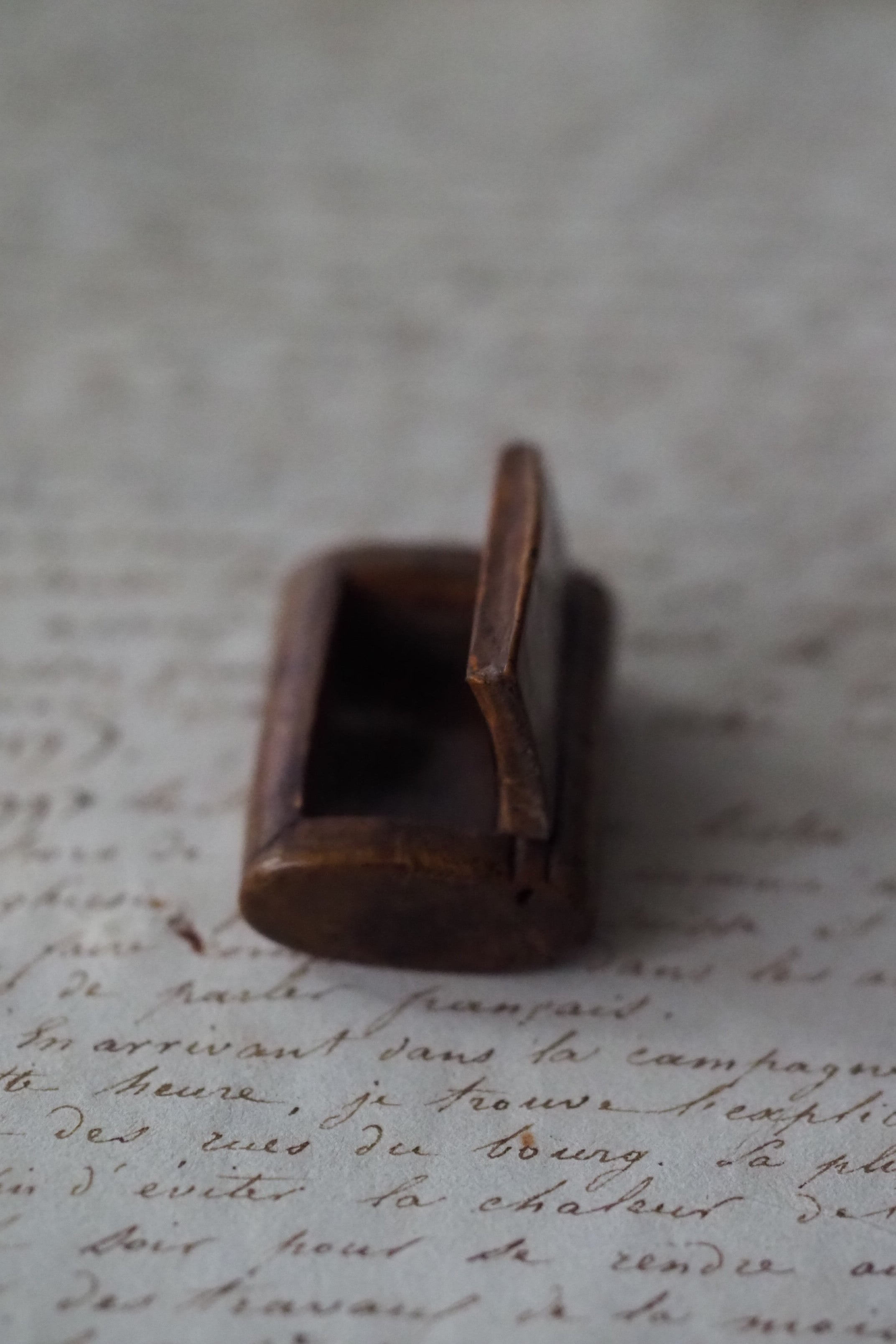 杢目美しい嗅ぎタバコケース-antique walnut snuff case