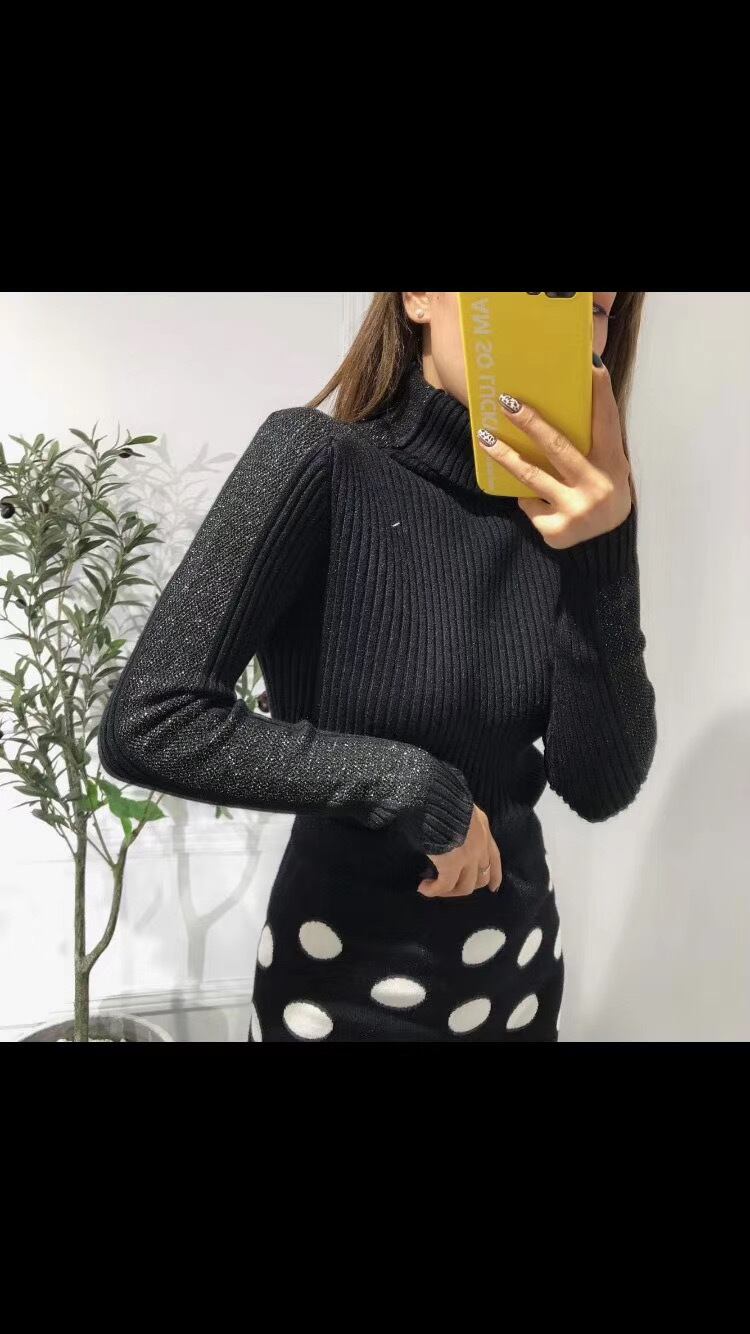 タートルネックリブニット