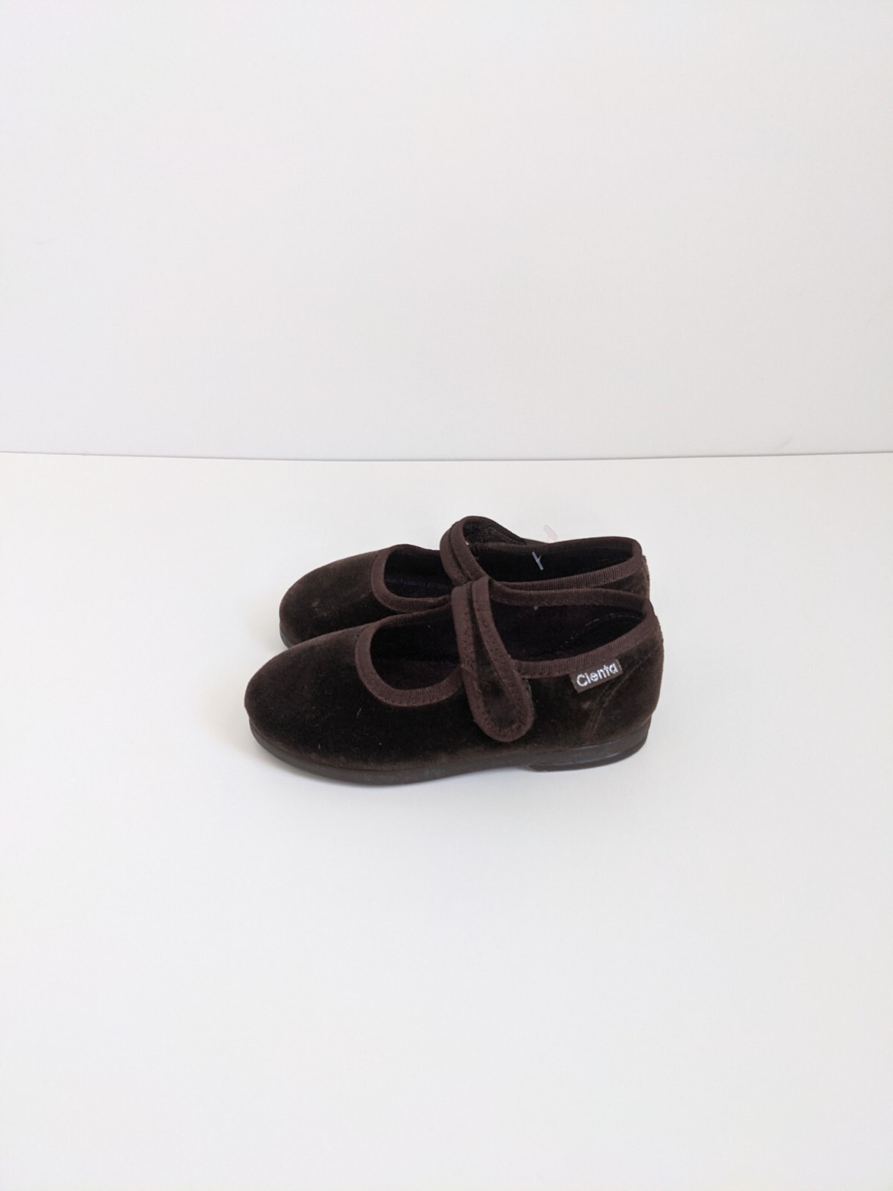 One Strap Velour Shoes - Brown  / Cienta