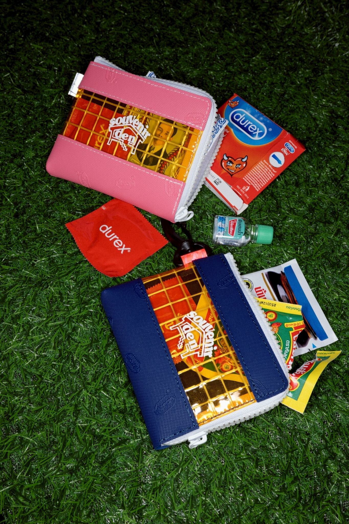 Den Souvenir × THISWAY vibram Lzip wallet (pink) | THISWAY