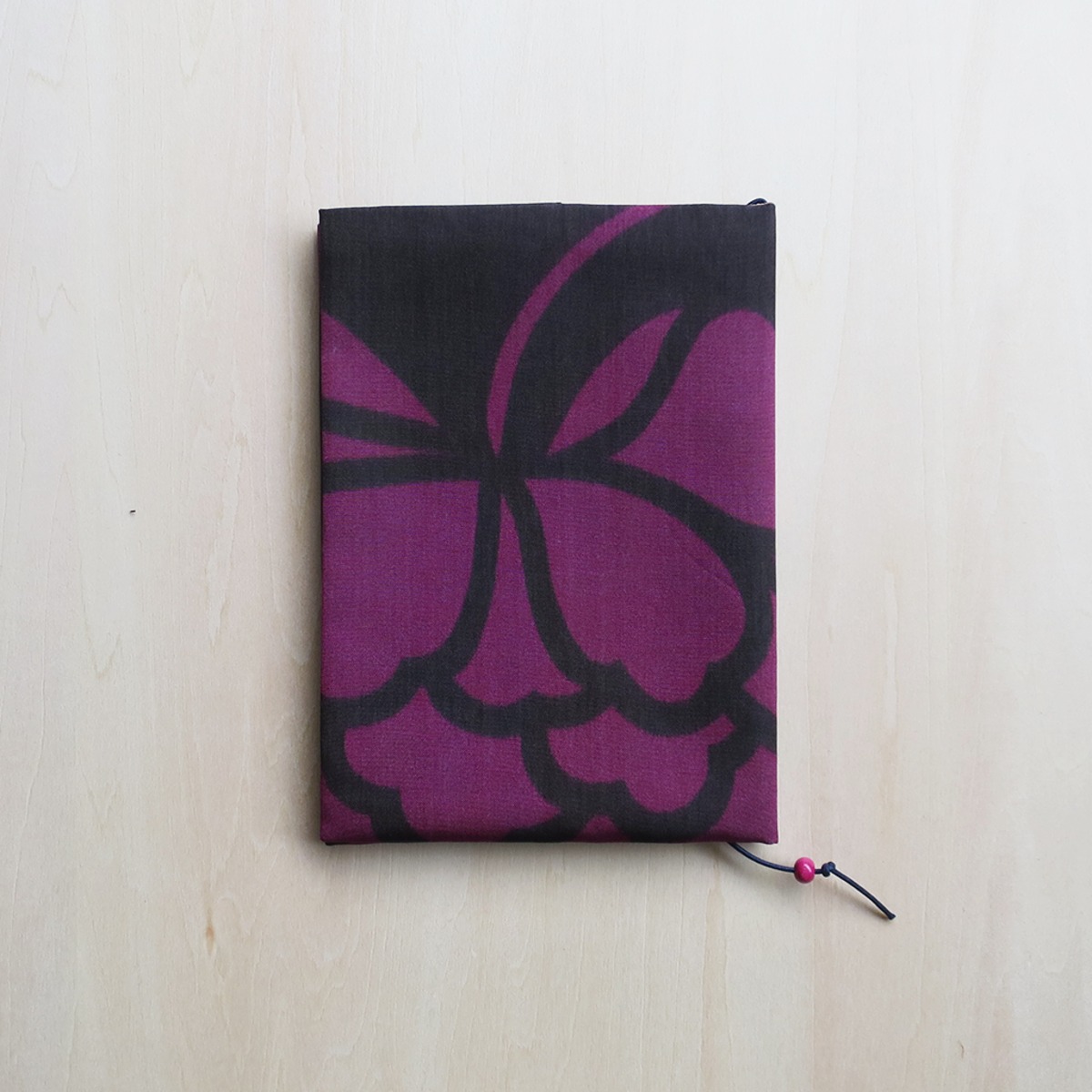 伝統工芸品『秩父銘仙』シルク100%ブックカバー『大蔓牡丹』 | Hataoto