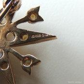 英国ジュエリー 9ctゴールド 真珠 スターバースト ブローチ (ソーティングメモ付)