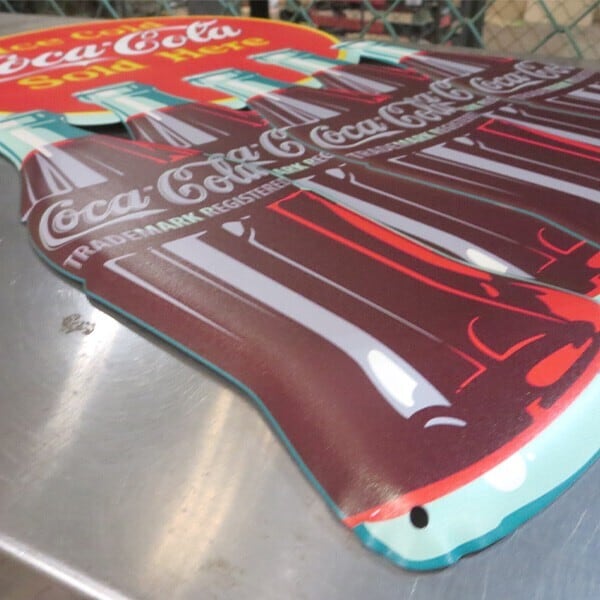 海外直輸入】ダイカット エンボス メタルサイン COCA-COLA ICE COLD