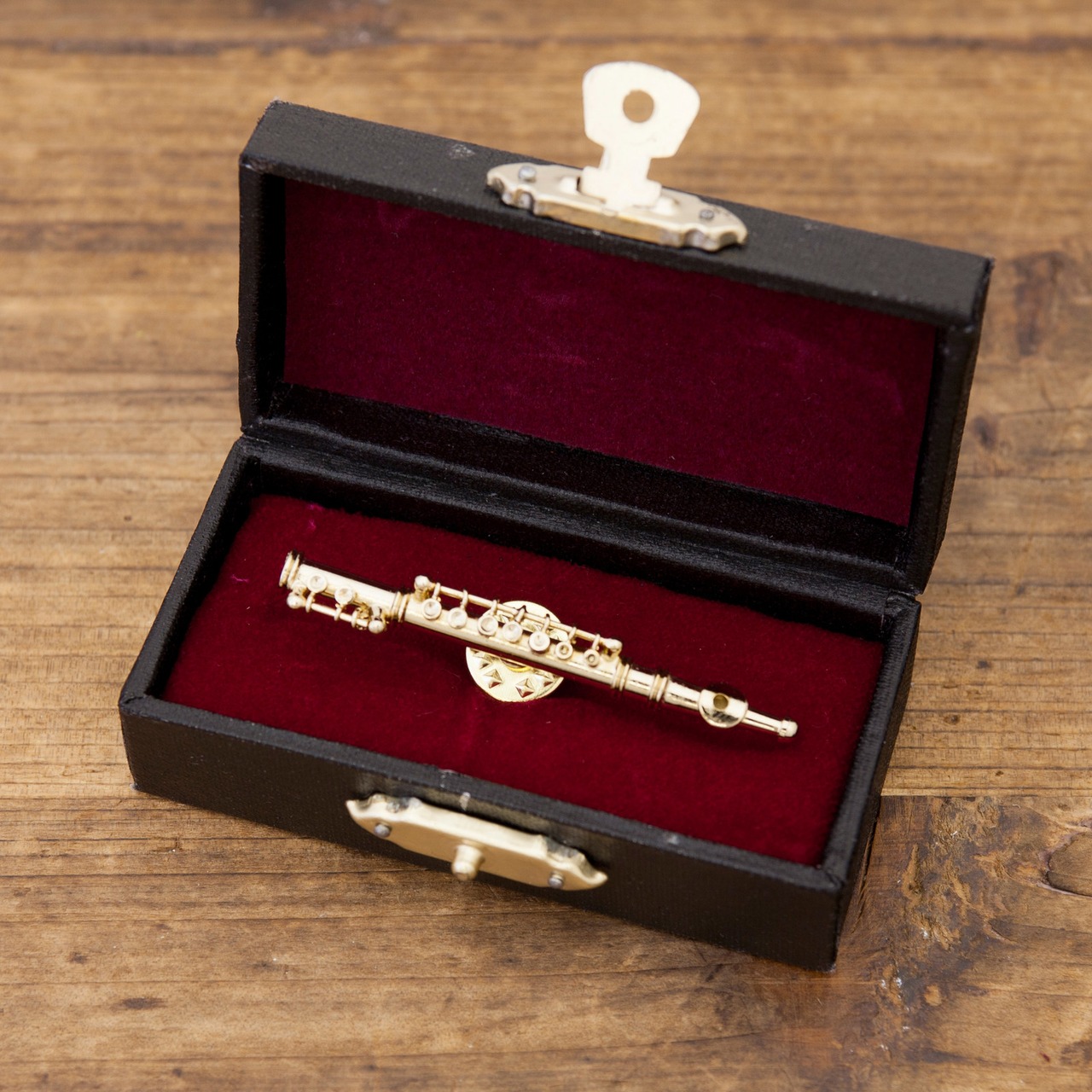 ピンバッジ　ミニチュア楽器　フルート