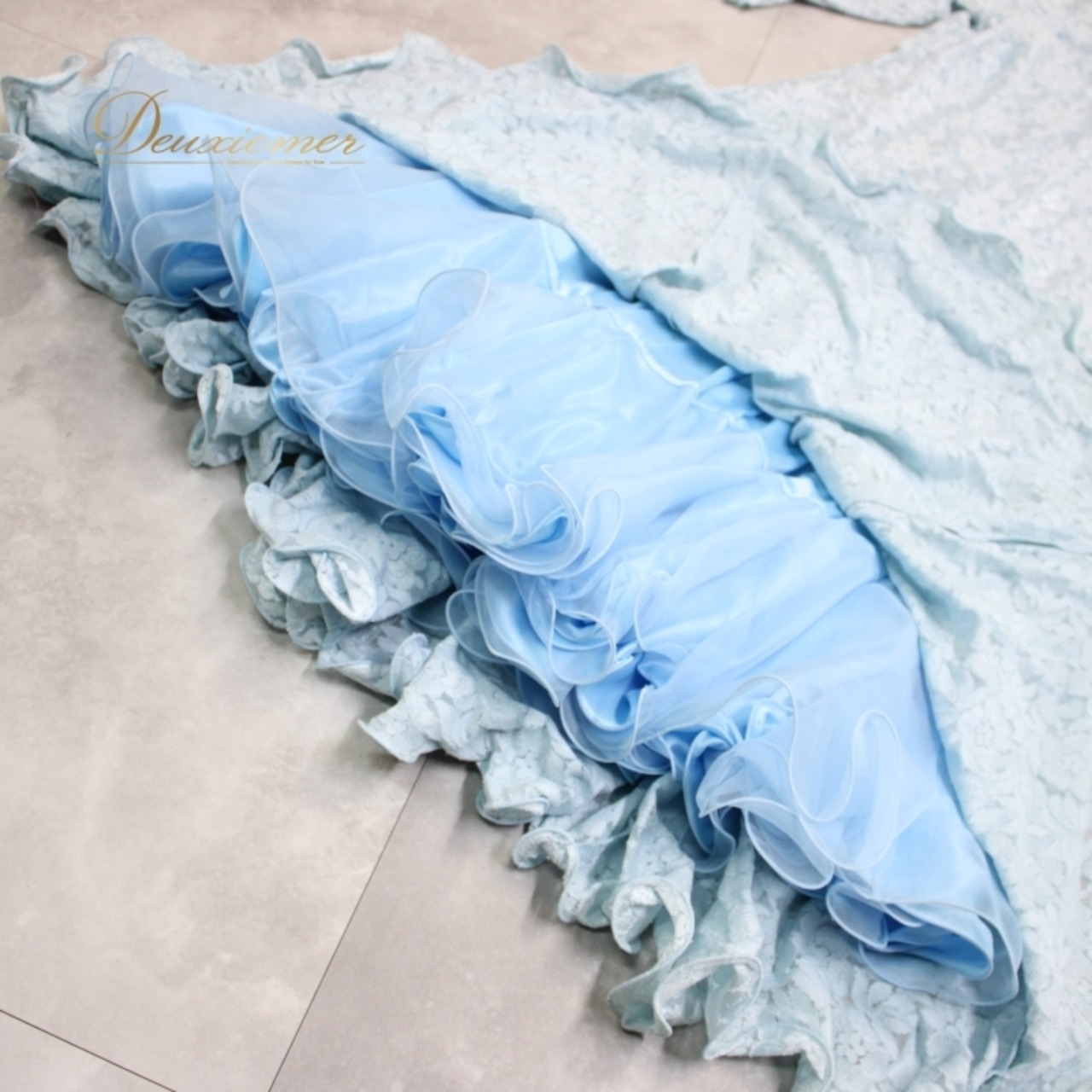 社交ダンス 衣装 スタンダード ドレス ワンピース レッスンウェア パーティドレス オールシーズン 水色 ブルー系 U:NA ユーナ 花柄 レース ライトブルー 花柄レース エレガント ボリューム スカート ゆったり 軽やか 伸縮性 おしゃれ デザイン レッスン用 ダンスウェア レディース かわいい 上品 体型カバー 透け感