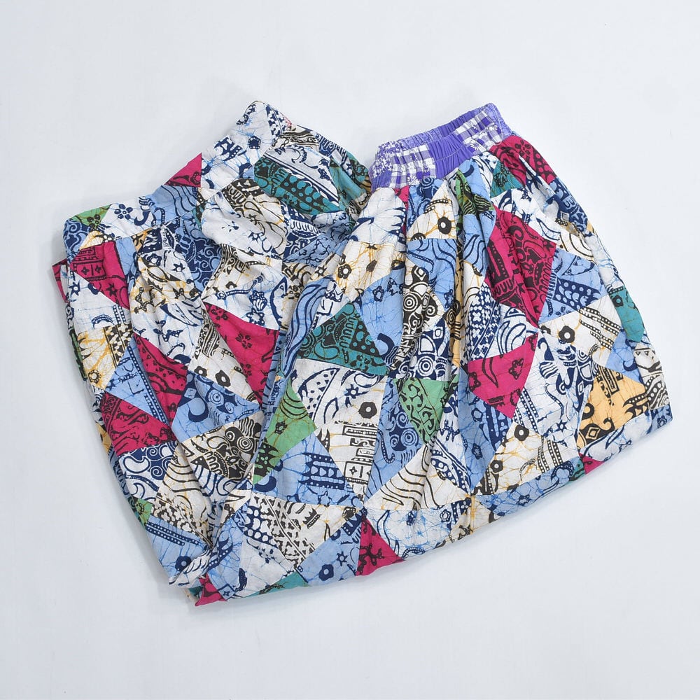 Remake リメイク ハンドメイド バティック柄 デザイン パッチワーク キルトトップ スーパーバルーン シルエット イージーパンツ 再構築 ツギハギ 裏地付き ユニセックスデザイン W65~112cm
