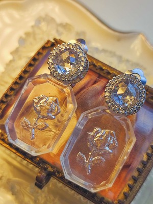 【ROSE WINDOW CATHEDRAL  EARRING／（XX405） 】