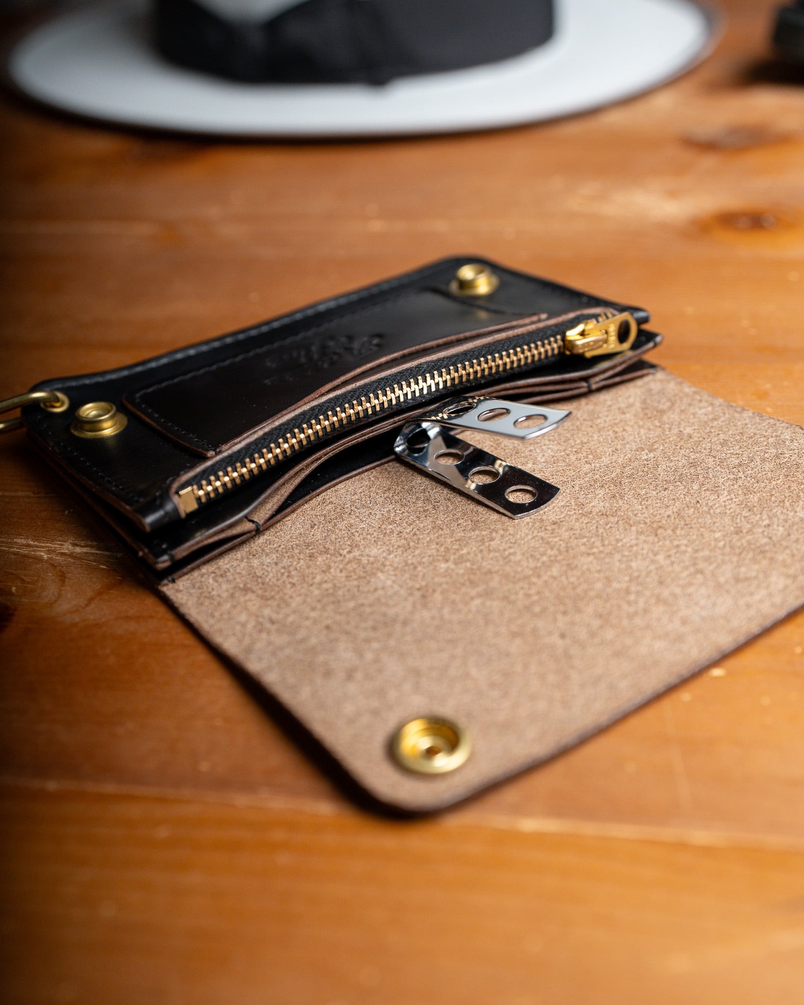 Additive and Line】Middle Tracker Wallet TWM-004 Horween