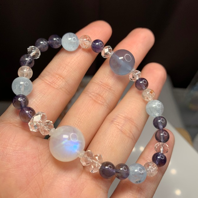 ホワイトラブラドライト×アイオライト デザインブレスレット