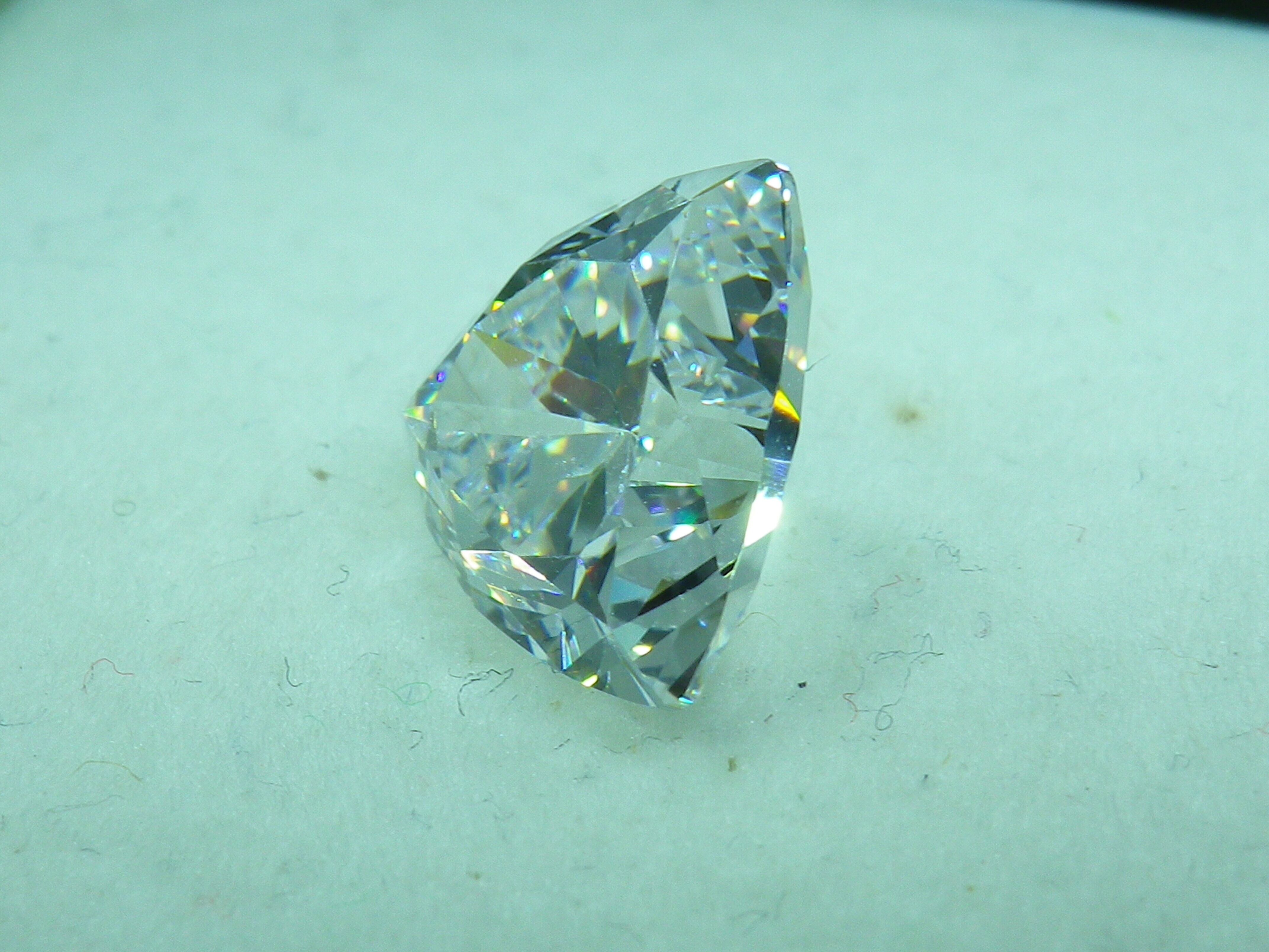 シンセティックストーン モアッサナイト ホワイト 6 . 5 0 ct シンセティックストーン モアッサナイト ホワイト 6 . 5 0 ct