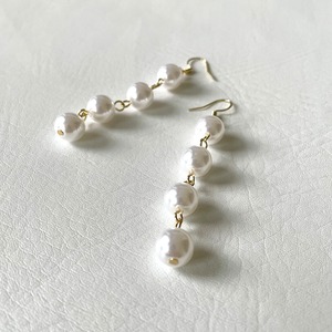 4-Pearl Hook Pierce