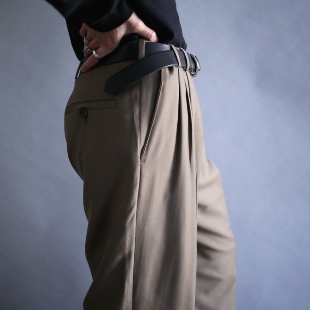 3-tuck tapered silhouette brown-beige wide slacks