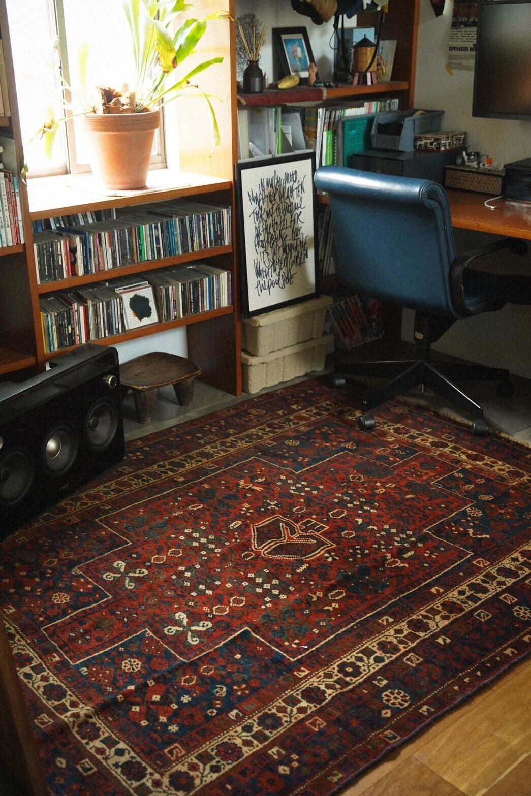 1338-Semi Antique Qashqai rug | 手織りのヴィンテージラグ専門店