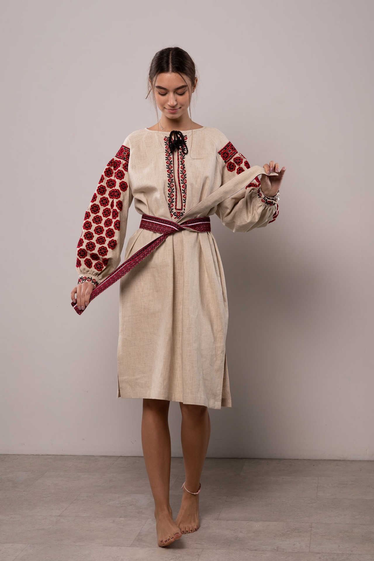 【ハイエンド】ウクライナ刺繍ヴィシヴァンカ・クラシック　手刺繍　麻　レディース・フリーサイズ - 5