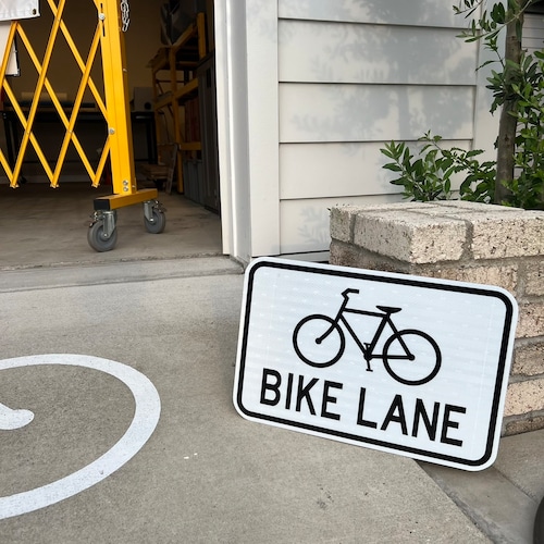 【訳あり】BIKE LANE【18in×12in】アウトレット商品　本場アメリカロードサイン　 看板　ディスプレー　ガレージ　アメリカンハウス　表札