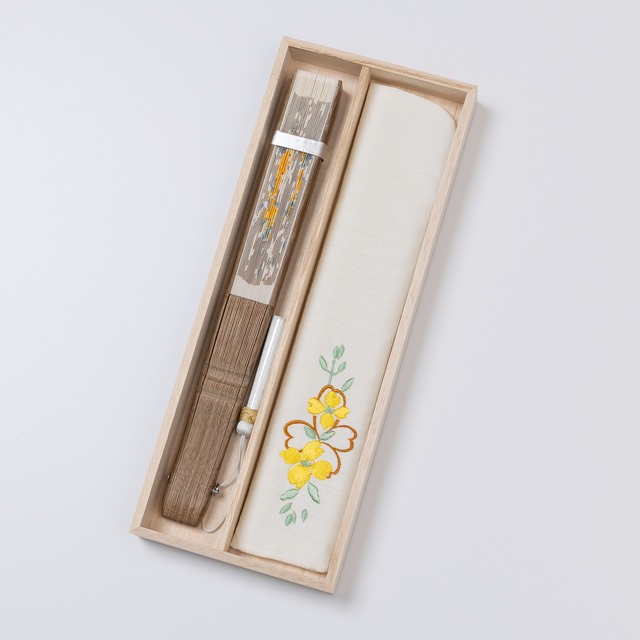 額透かし彫扇 紗月 菜の花 白