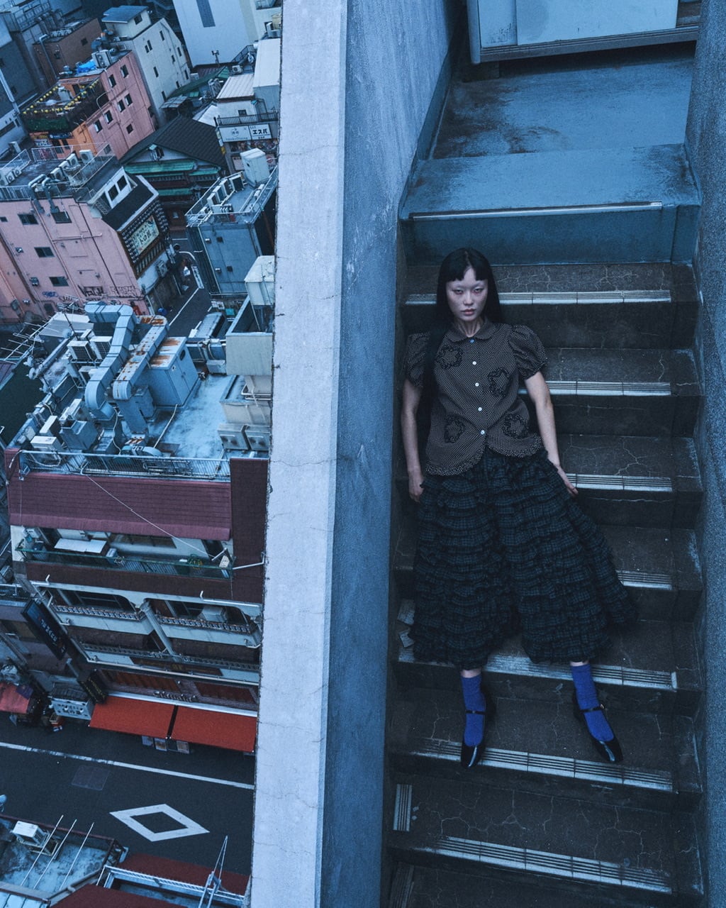 フラワーデコレーションブラウス　BLUE